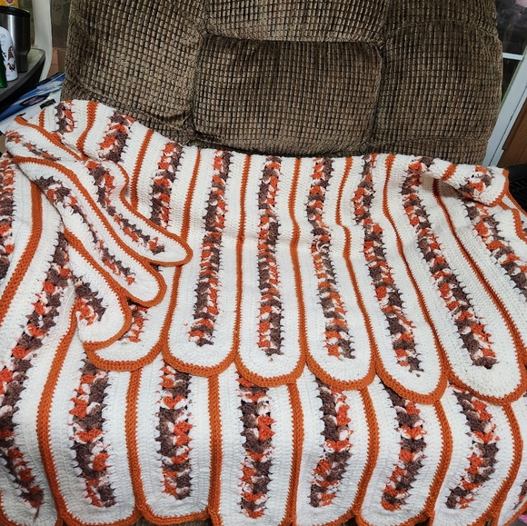 Vtg Afghan Throw Scalloped Edge Hand Crocheted Fall Thanksgiving Colors 48x50in - Picture 6 of 9